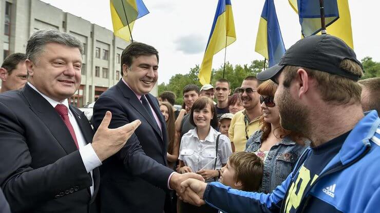 Порошенко представляет Саакашвили активу Одесской области. Май 2015 года. Фото Администрации Президента