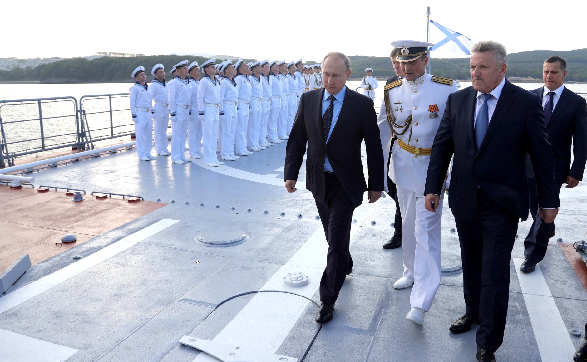 Владимир Владимирович Путин на кораблях