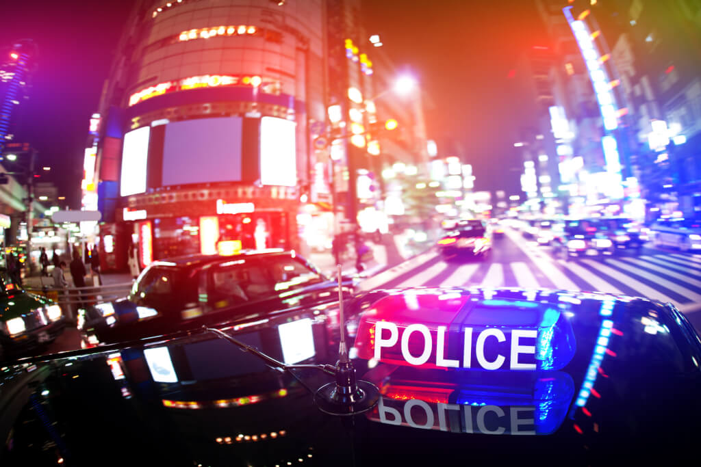 A police car with flashing lights going to quickly in the city